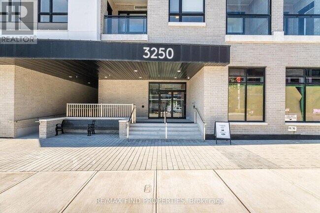 3250 Carding Mill Trail in Oakville, ON - Building Photo - Building Photo