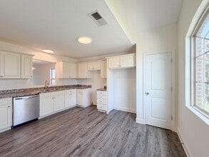 1240 Orchard Dr in Nicholasville, KY - Foto de edificio - Building Photo