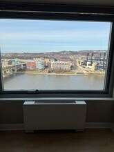 320 Fort Duquesne Blvd, Unit 19H- in Pittsburgh, PA - Foto de edificio - Building Photo