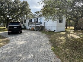5426 Peden Point Rd in Wilmington, NC - Building Photo