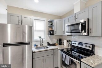 2236 Reed St in Philadelphia, PA - Building Photo - Building Photo