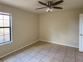 120 Ramon Cardenas Dr, Unit A in Del Rio, TX - Foto de edificio - Building Photo