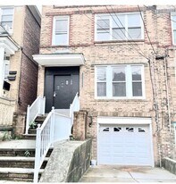 150 W 29th St in Bayonne, NJ - Building Photo