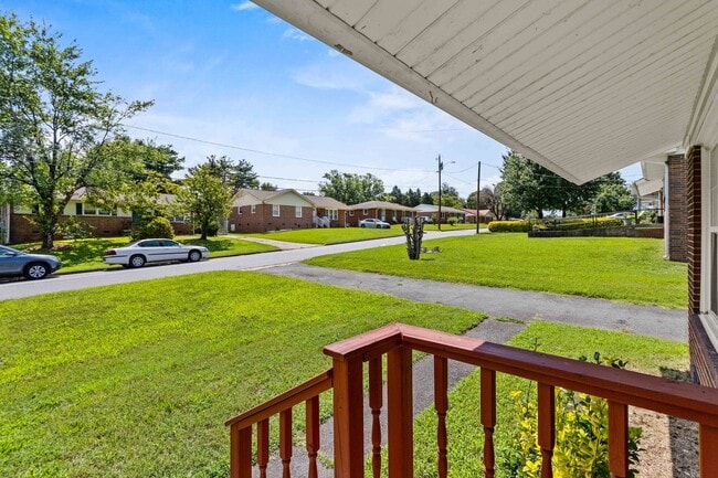 533 Hemingway St in Winston-Salem, NC - Building Photo - Building Photo
