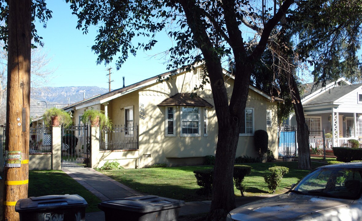 556-560 W 21st St in San Bernardino, CA - Foto de edificio