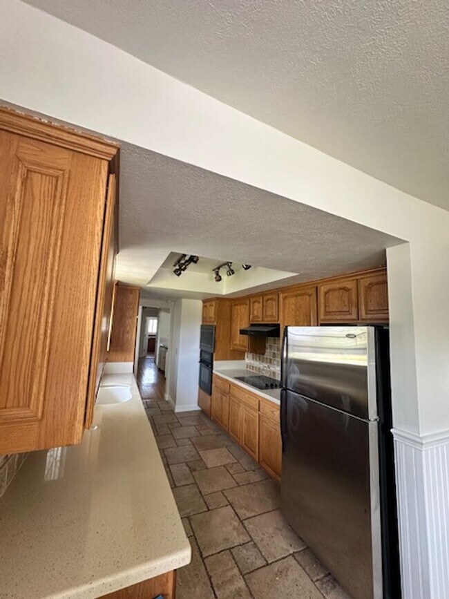 12551 Bubbling Well Rd in Santa Ana, CA - Building Photo - Building Photo