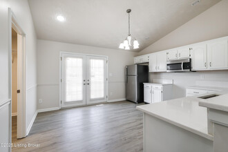 118 Holly Hills Dr in Louisville, KY - Foto de edificio - Building Photo