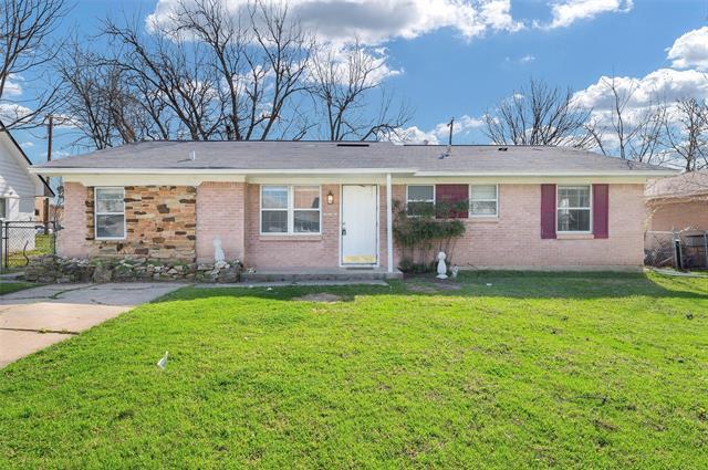 3504 Sunnydale Ln in Denton, TX - Building Photo