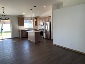 8532 W Ferguson Ln in Rathdrum, ID - Building Photo - Building Photo