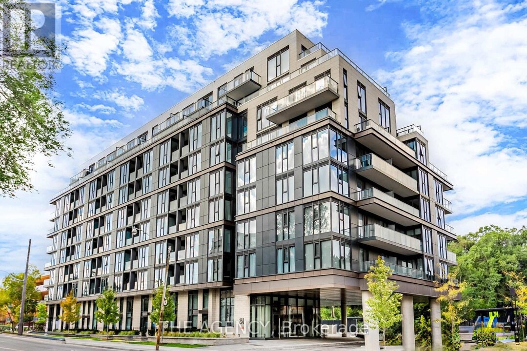 250 Lawrence Ave E in Toronto, ON - Building Photo