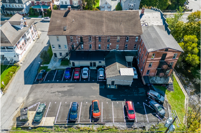 9-23 E Main St in Kutztown, PA - Foto de edificio - Building Photo