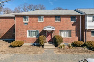 Bishop Garden Condominiums in Framingham, MA - Building Photo - Building Photo