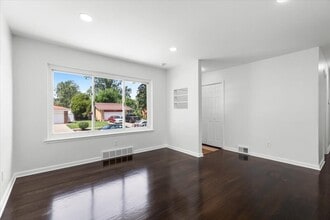 21374 Ithaca Ave in Ferndale, MI - Building Photo - Building Photo