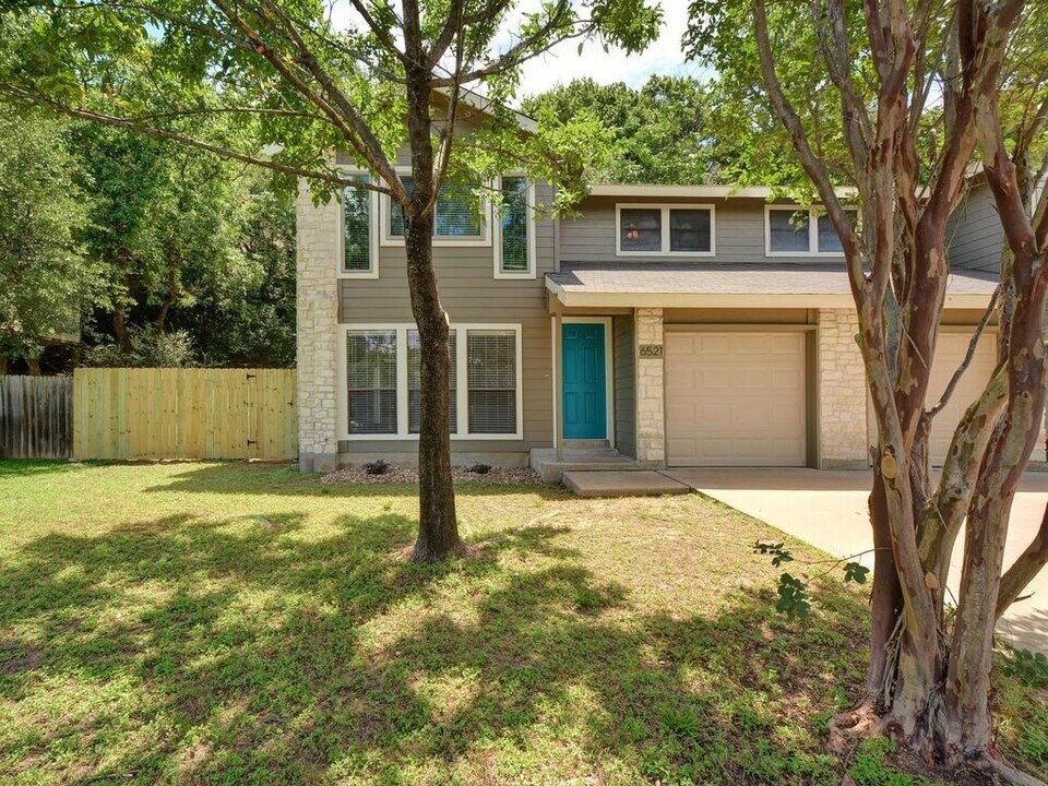 6521 Hart Ln in Austin, TX - Foto de edificio