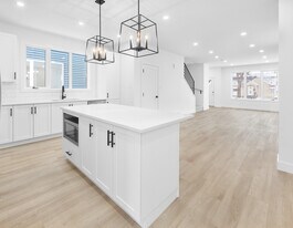 10975-10130 130 St in Edmonton, AB - Building Photo