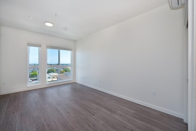 El Camino Real in San Bruno, CA - Building Photo - Building Photo