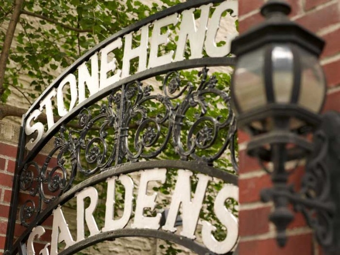 Stonehenge Gardens in New York, NY - Foto de edificio