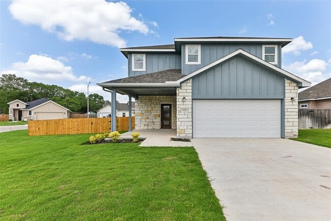112 Callie St in Smithville, TX - Building Photo - Building Photo