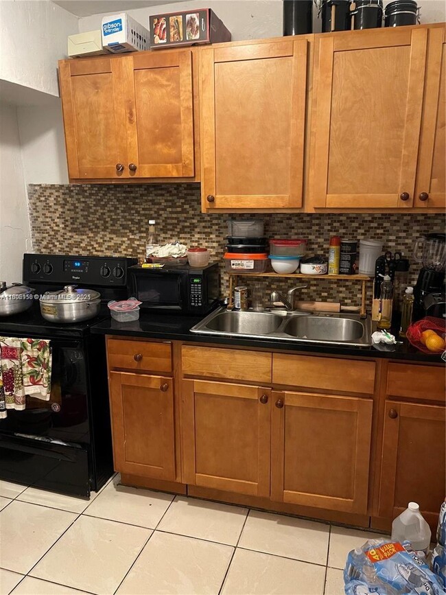 640 NE 141st St in North Miami, FL - Building Photo - Building Photo