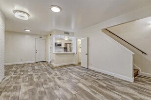 8750 Park Ln in Dallas, TX - Building Photo