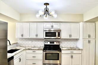 6040 Glendale Dr in Boca Raton, FL - Building Photo - Building Photo