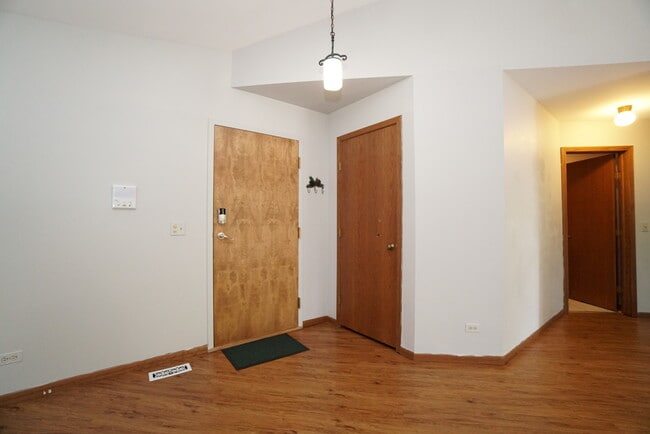131 Red Fox Ln, Unit #C in Elk Grove Village, IL - Foto de edificio - Building Photo
