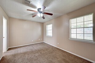4739 Parkland St in Pasadena, TX - Building Photo