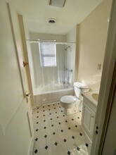342 Cherokee Village Dr in Kingsport, TN - Foto de edificio - Building Photo
