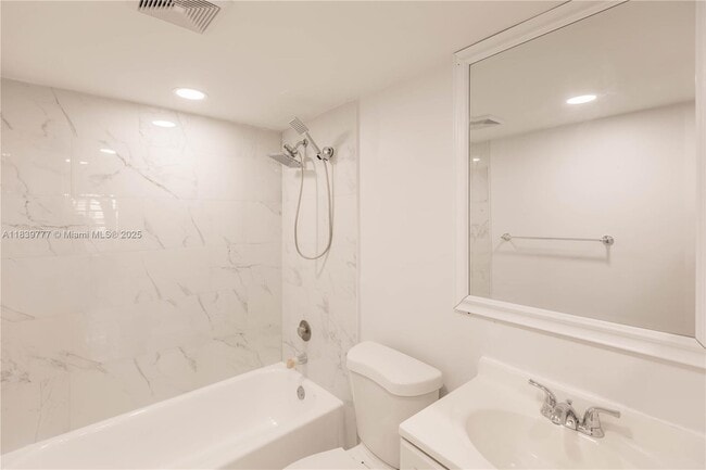 property at 4152 Inverrary Dr