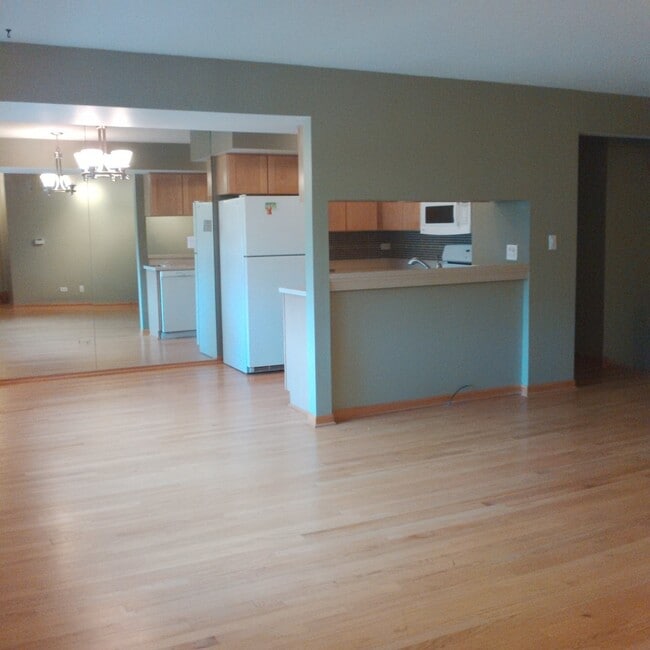 714 Inverrary Ln in Deerfield, IL - Foto de edificio - Building Photo