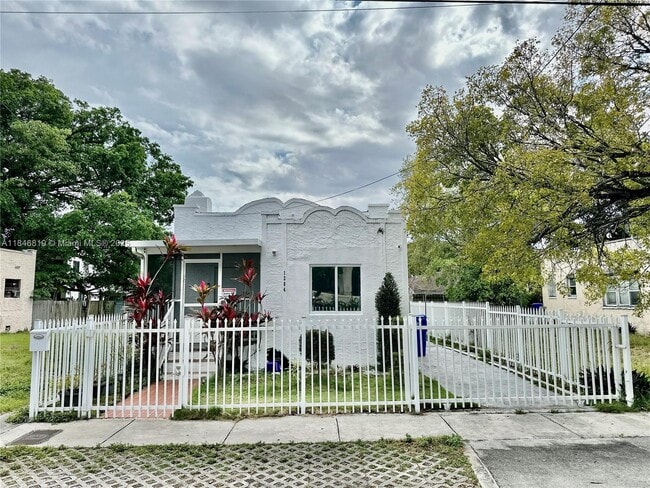 1284 NW 39th St in Miami, FL - Building Photo - Building Photo