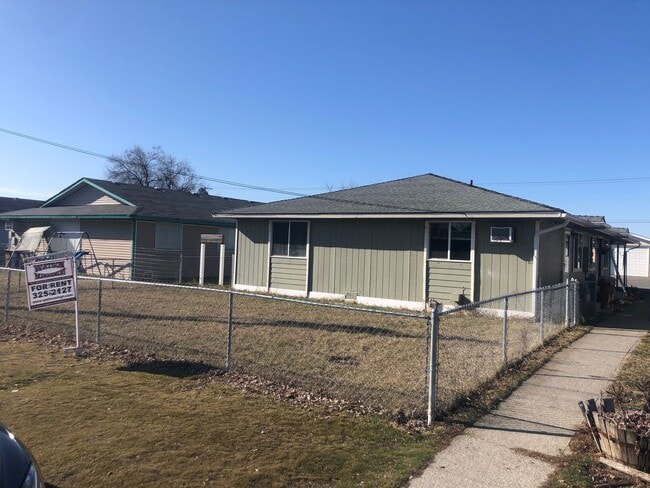 property at 6417 N Lee St
