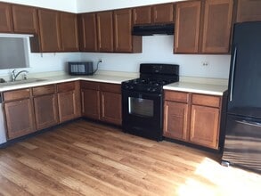 41 Bedford Rd in Mundelein, IL - Building Photo - Building Photo