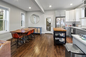 2134 W Shakespeare Ave, Unit 2r in Chicago, IL - Building Photo - Building Photo