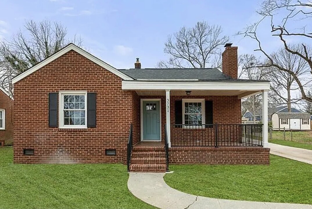 3731 McMillan St in Charlotte, NC - Building Photo