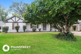 5159 Downs Dr in Memphis, TN - Foto de edificio - Building Photo