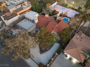 2905 La Mesa Dr in Henderson, NV - Foto de edificio - Building Photo