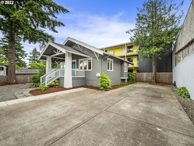 7700 SE Mitchell St in Portland, OR - Building Photo - Building Photo