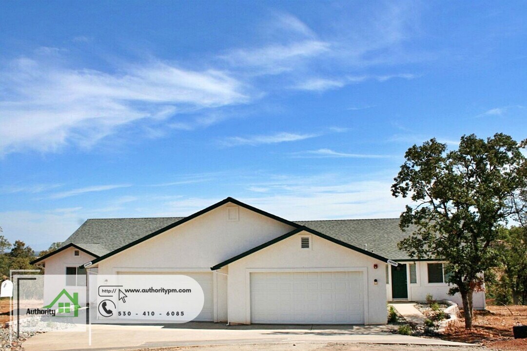 19757 Brokeoff Mountain Pl in Cottonwood, CA - Building Photo