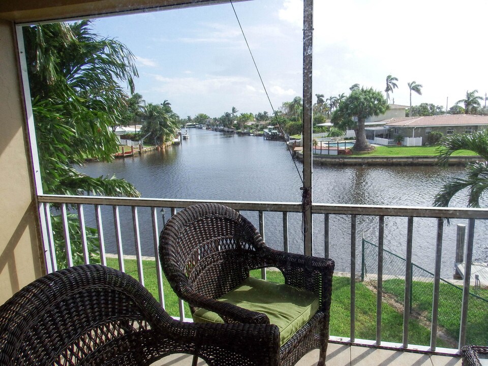 912 Pine Dr-Unit -211 in Pompano Beach, FL - Building Photo