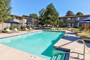 Lincoln Place in Albuquerque, NM - Building Photo