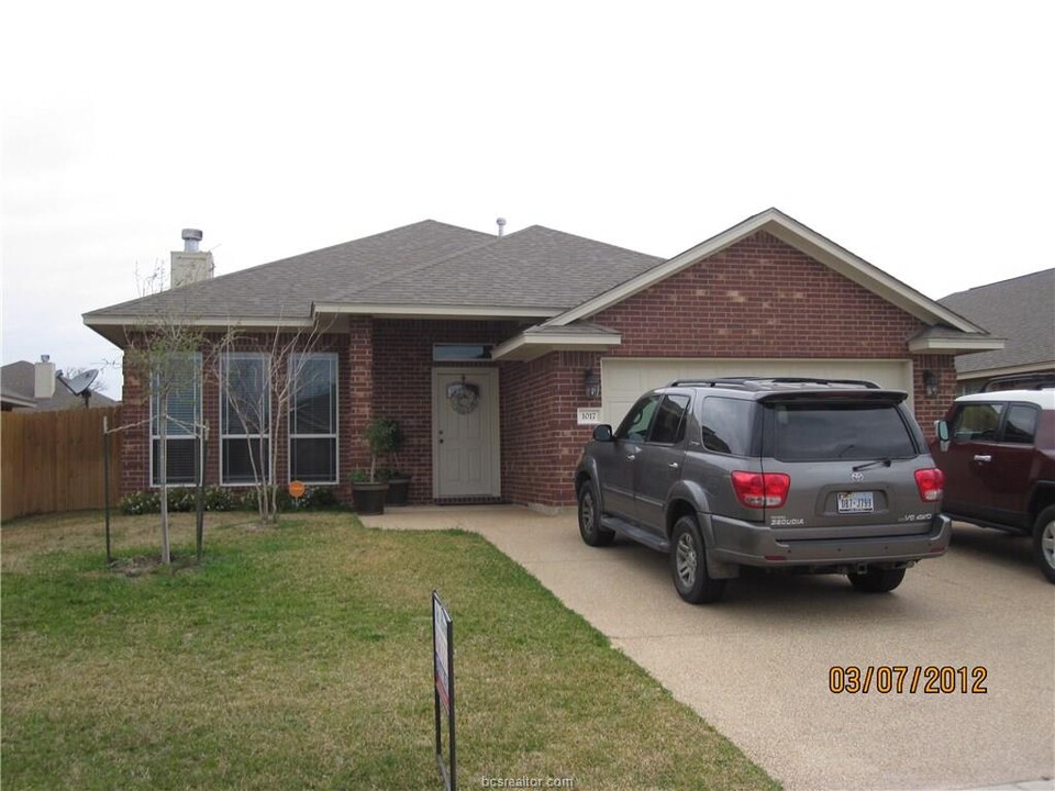 1017 Emerald Dove Ave in College Station, TX - Building Photo