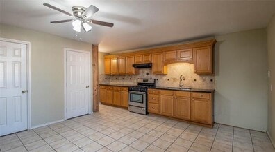 901 Elizabeth Dr in Lewisville, TX - Building Photo - Building Photo