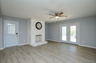 5385 Macy Grove Rd in Kernersville, NC - Foto de edificio - Building Photo