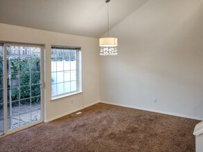 6935-6937-6937 Ridgetop Dr NE in Keizer, OR - Building Photo - Building Photo