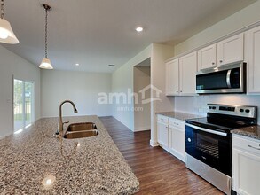 1235 Tan Tara Trail in Jacksonville, FL - Foto de edificio - Building Photo