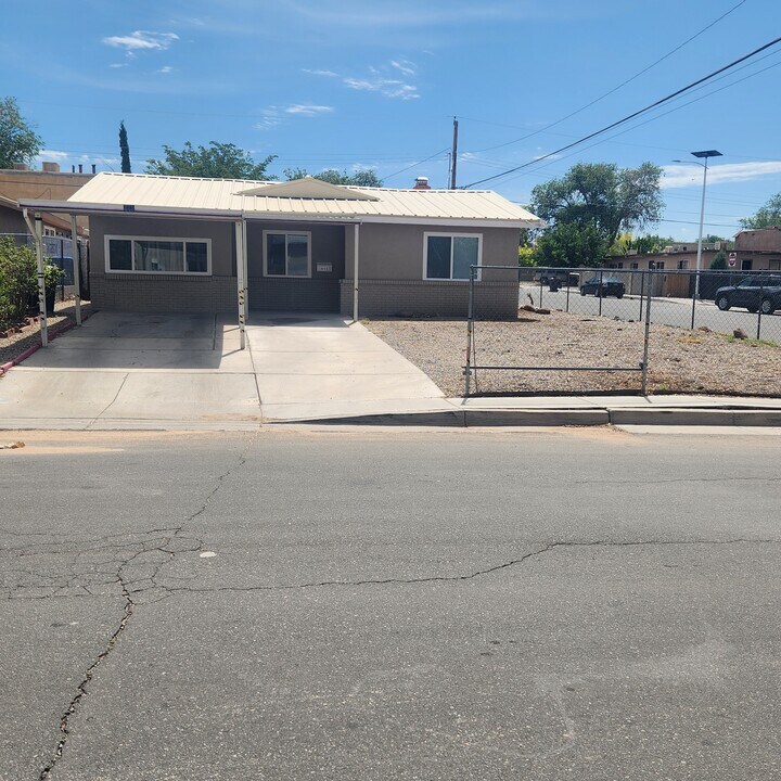 448 San Pablo St SE in Albuquerque, NM - Building Photo