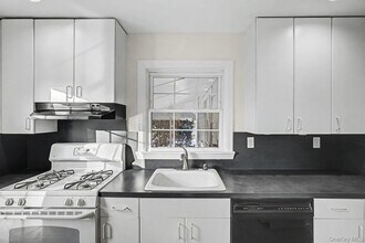 91 Ireland Pl in Amityville, NY - Building Photo - Building Photo