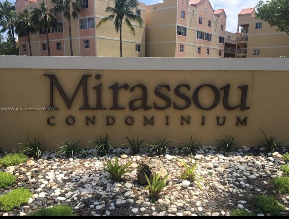 6135 NW 186th St in Hialeah, FL - Building Photo