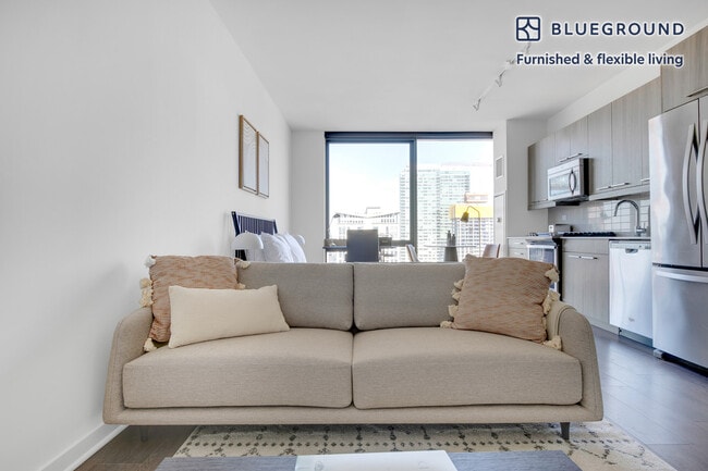730 W Couch Pl in Chicago, IL - Foto de edificio - Building Photo